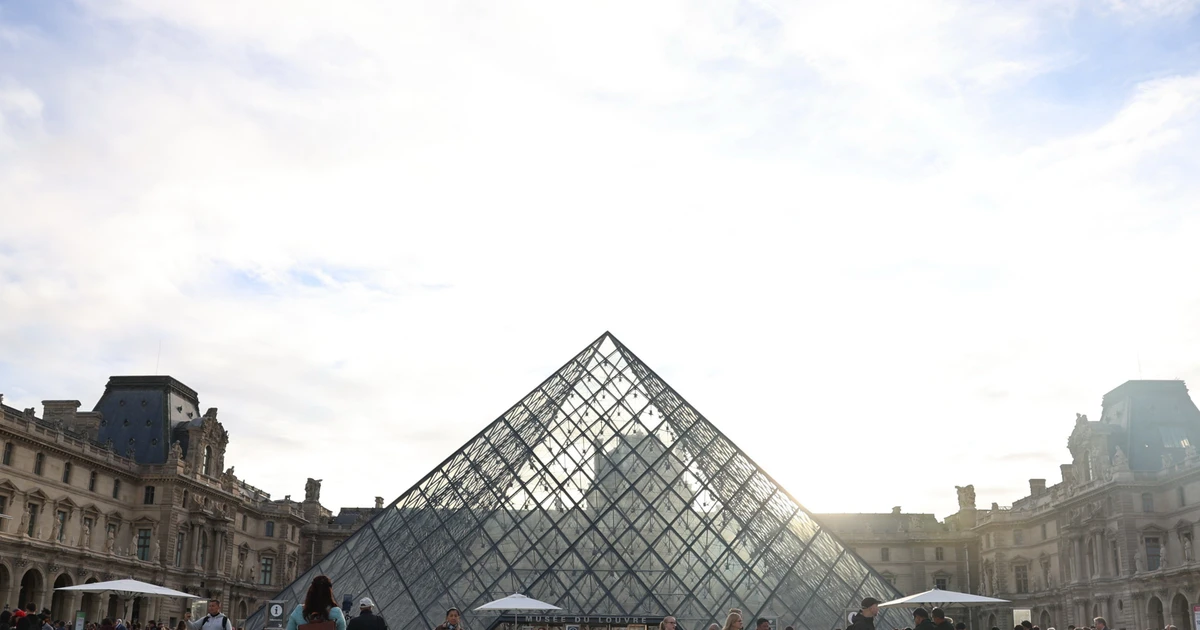 Bảo tàng Louvre tại Thủ đô Paris, Pháp. (Ảnh: THX/TTXVN)