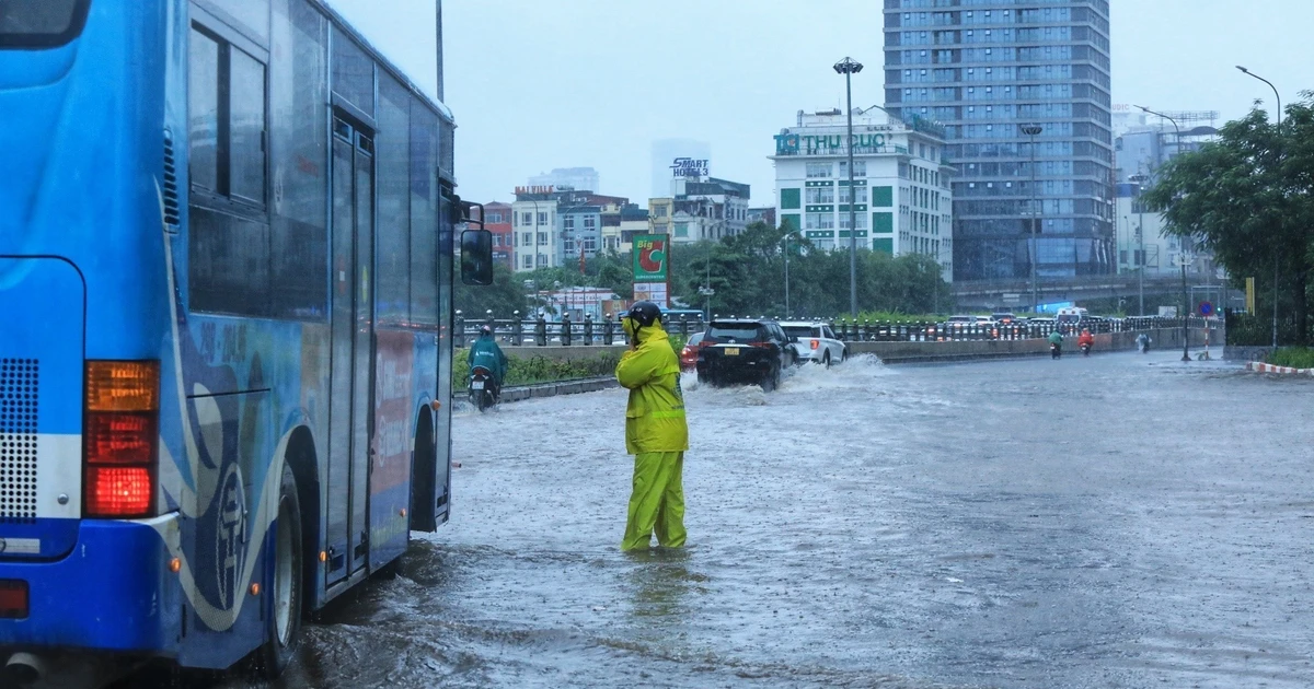 Thủ đô Hà Nội mưa to trong sáng đầu tuần, nguy cơ cao xảy ra lốc sét ...