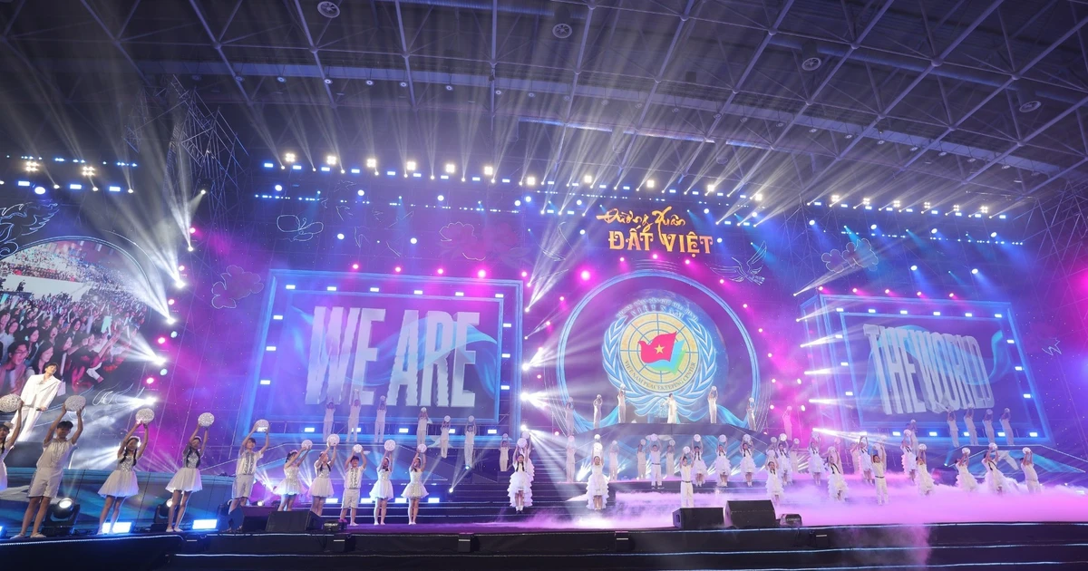 Đường Xuân đất Việt 2026 - Hội tụ hòa quyện truyền thống và đương đại |  Vietnam+ (VietnamPlus)