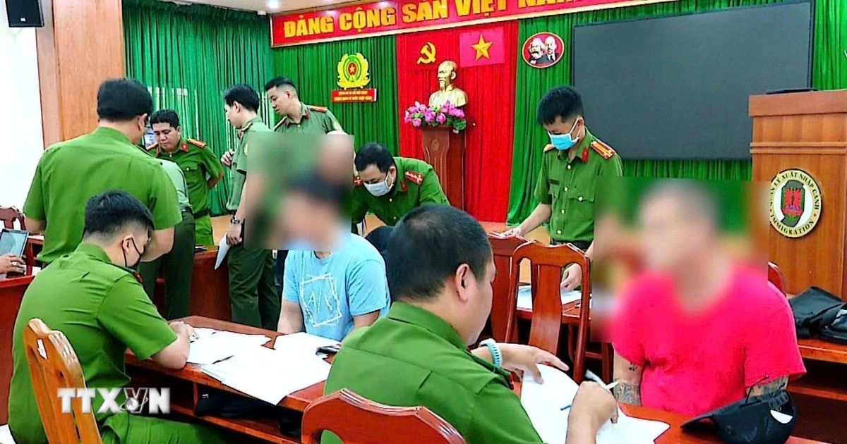 Tiếp nhận 47 công dân Việt Nam bị Hoa Kỳ trục xuất về nước