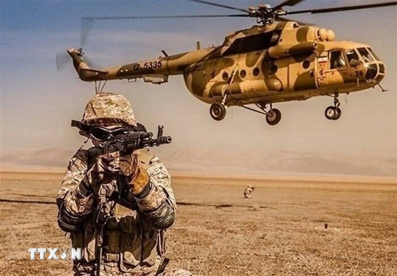 Lực lượng Vệ binh Cách mạng Hồi giáo Iran (IRGC) tiến hành cuộc tập trận “Great Prophet 19” tại tỉnh Kermanshah. (Ảnh: IRNA/TTXVN)