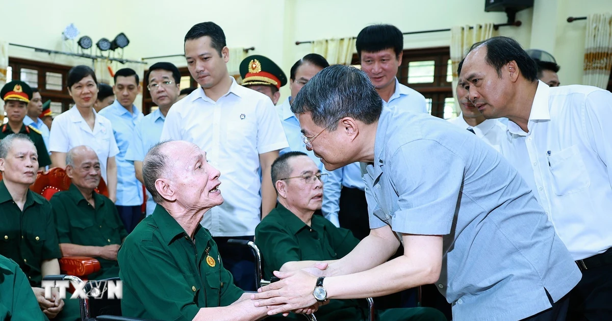 Thủ tướng Lê Minh Hưng thăm Trung tâm Điều dưỡng thương binh Kim Bảng