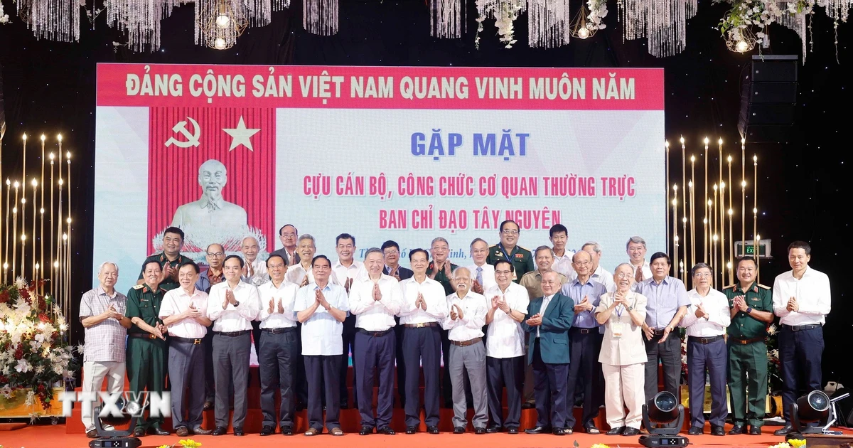 Tổng Bí thư, Chủ tịch nước gặp mặt cựu cán bộ, công chức Ban Chỉ đạo Tây Nguyên