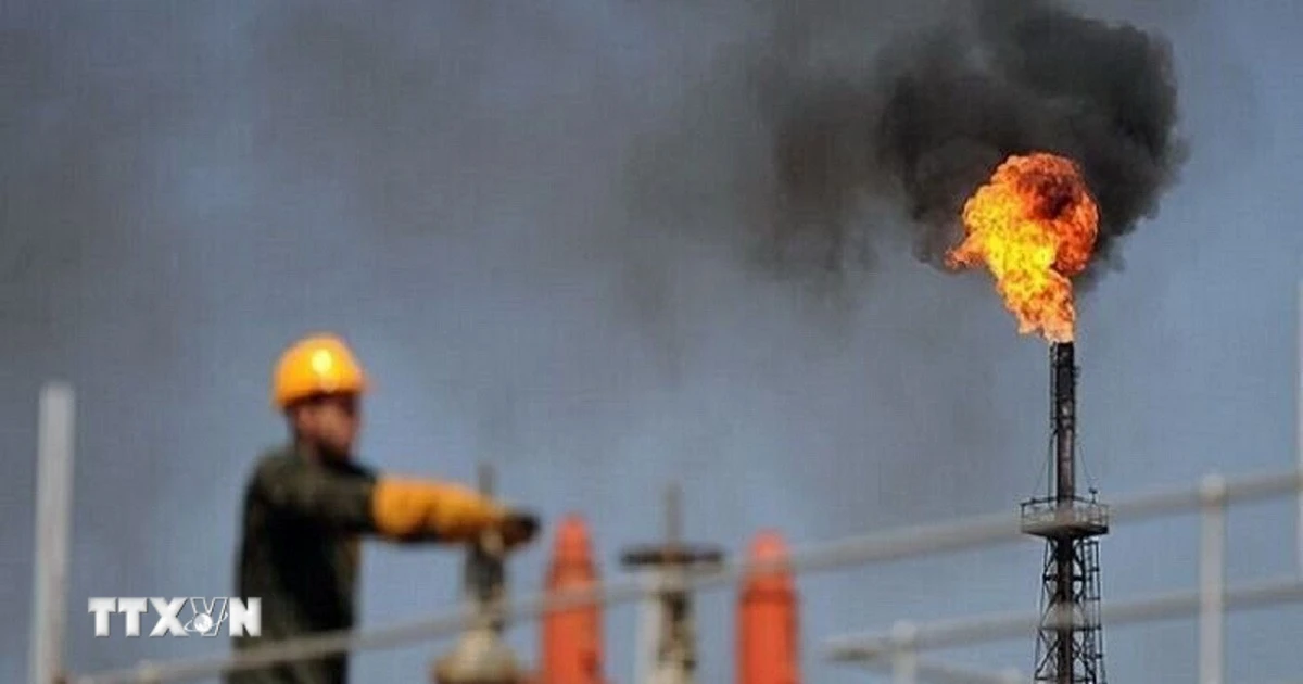 Giá dầu có thể đạt 200 USD/thùng nếu xung đột kéo dài đến 2026