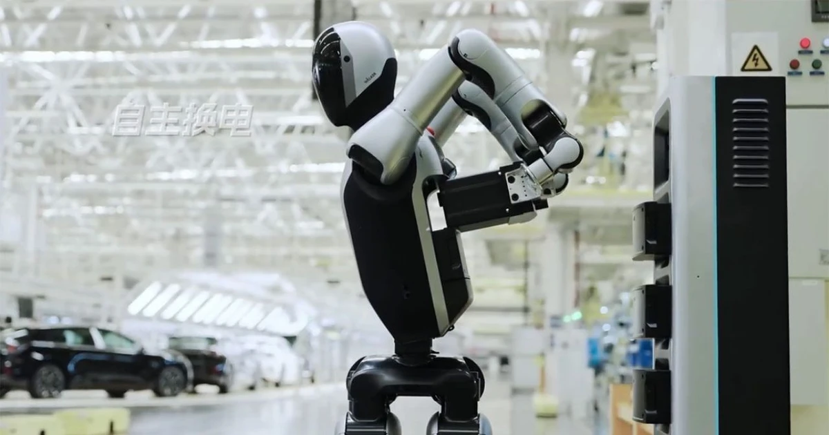 Robot Trung Quốc tự thay pin trong 3 phút, mở ra kỷ nguyên nhà máy 24/7