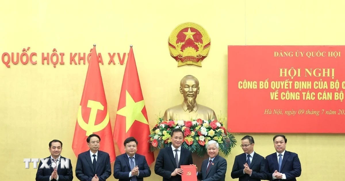 Công bố quyết định của Bộ Chính trị chỉ định Ủy ban Kiểm tra Đảng ủy Quốc hội nhiệm kỳ 2025-2030
