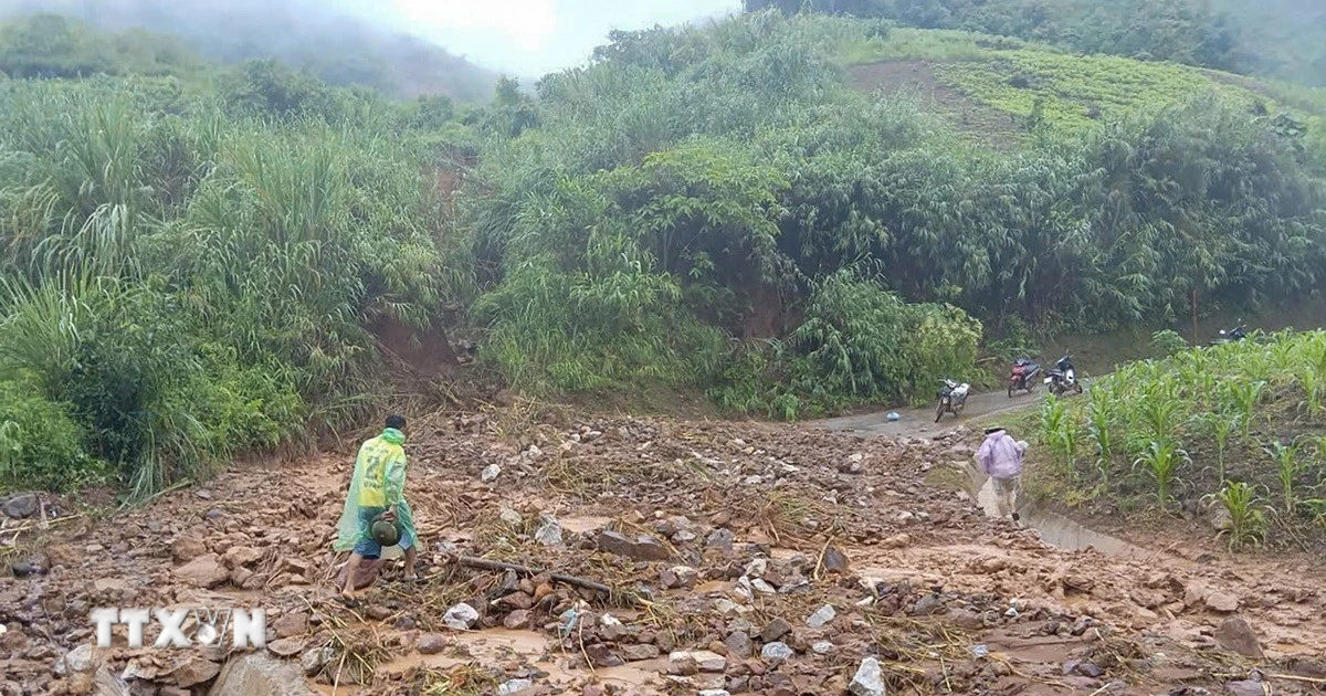 Hoàn lưu bão số 1 gây sạt lở nhiều tuyến đường ở Điện Biên