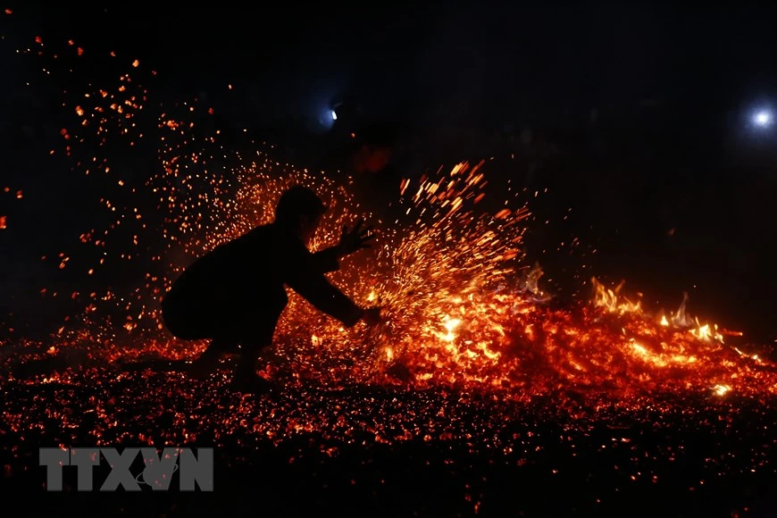 Lễ Nhảy lửa của người Pà Thẻn - Tín ngưỡng nguyên thủy huyền bí ...