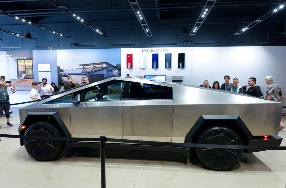 Tesla ra mắt siêu xe bán tải điện Cybertruck, giá khởi điểm cao gấp rưỡi dự  kiến | Vietnam+ (VietnamPlus)