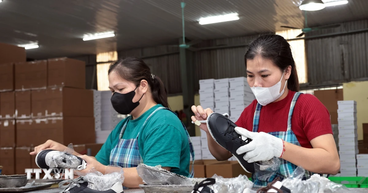 Hàng trăm công nhân trở lại làm việc sau 1 ngày ngừng việc tập thể