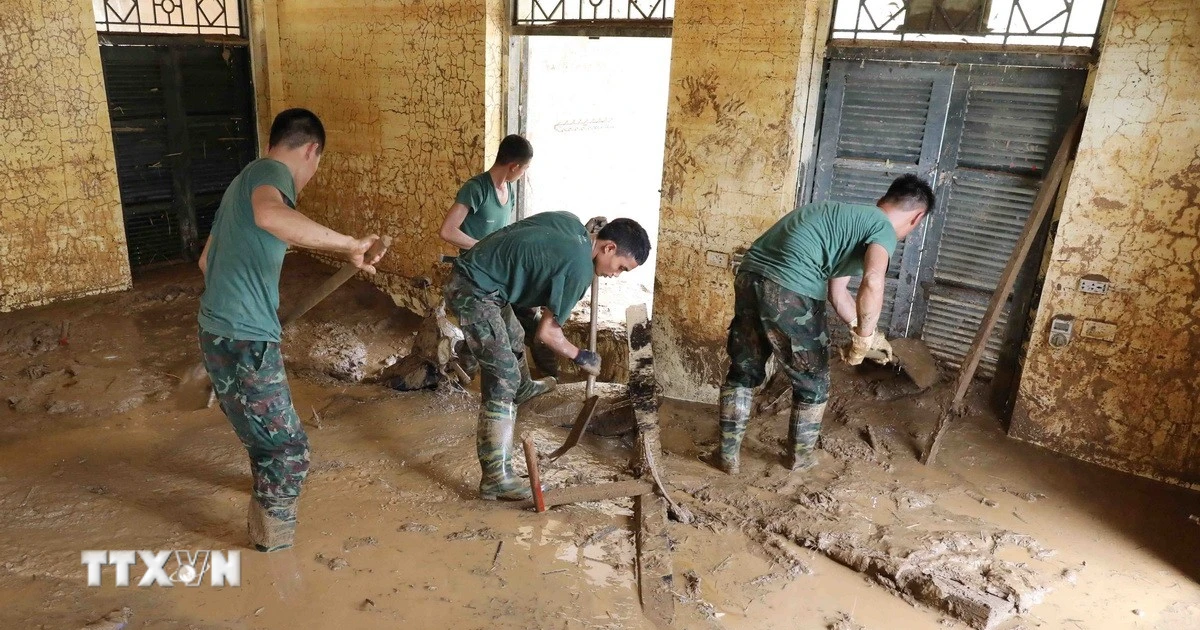 Thủ tướng: Khắc phục hậu quả thiên tai, đảm bảo điều kiện học tập cho học sinh