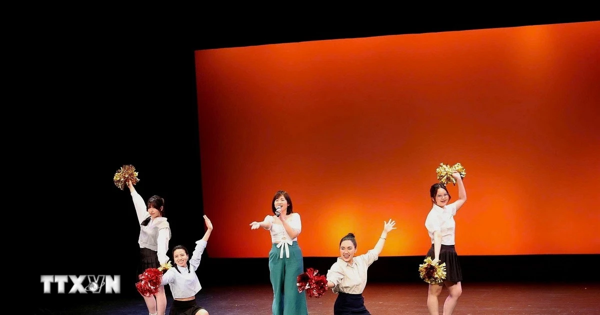 Một trong những tiết mục văn nghệ sôi động tại Ngày Việt Nam 2025 ở Thủ đô Wellington của New Zealand. (Ảnh: TTXVN)