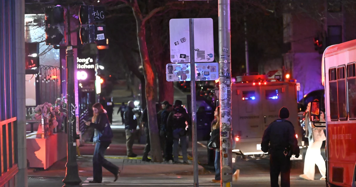 Các lực lượng chức năng liên bang có mặt tại hiện trường vụ xả súng. (Ảnh: AA/TTXVN)