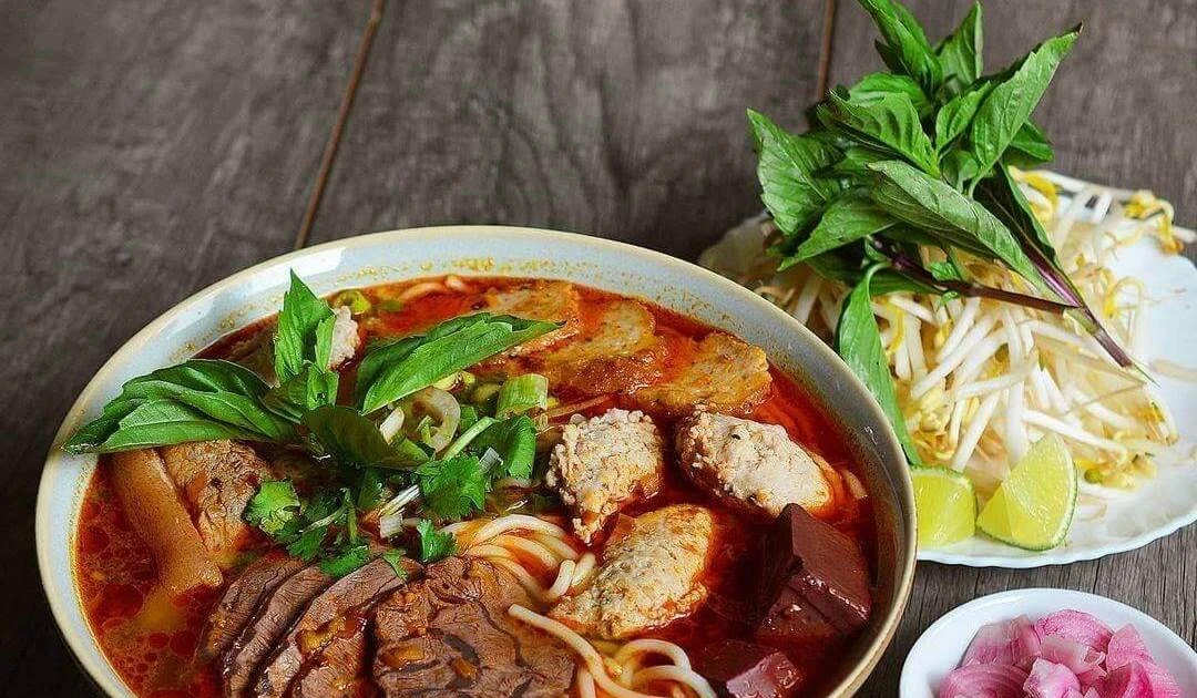 Bún Bò Huế - Hương Vị Đặc Trưng của Cố Đô Huế | Vietnam+ (VietnamPlus)
