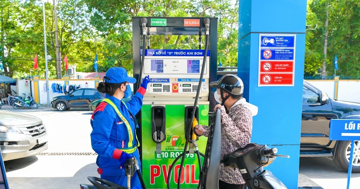 Bộ Công Thương điều chỉnh giá xăng dầu, E10RON95-III ở mức 21.435 đồng mỗi lít