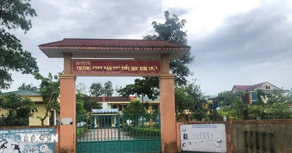 Vụ 41 học sinh Quảng Trị bị ngộ độc thực phẩm: Cách chức hiệu trưởng và hiệu phó