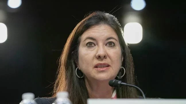 Thống đốc Fed Adriana Kugler từ chức giữa áp lực hạ lãi suất