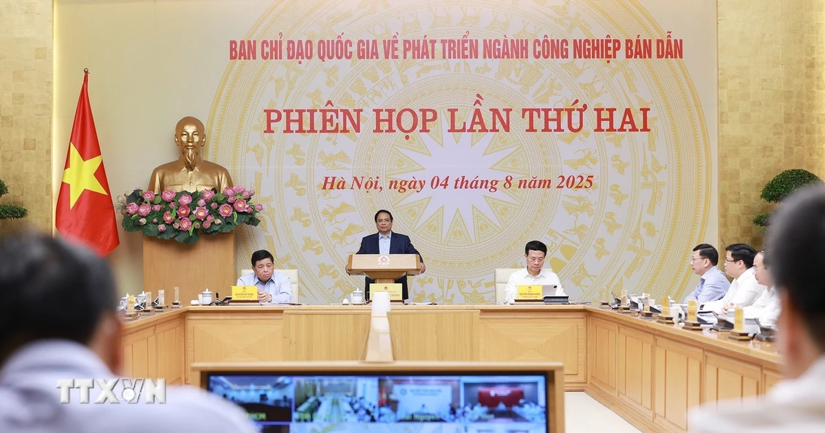 Thủ tướng: Cả nước phải là một đoàn quân phát triển ngành công nghiệp bán dẫn