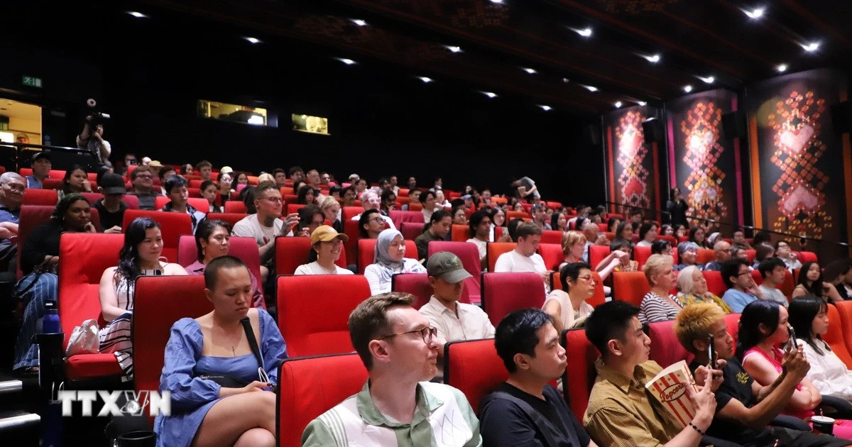 Liên hoan phim thu hút đông đảo khán giả thuộc nhiều thế hệ trong cộng đồng người Việt tại Anh và người dân sở tại. (Ảnh: Phong Hà/TTXVN)