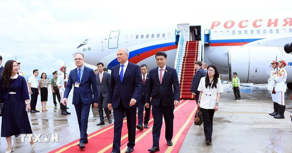 Chủ tịch Duma Quốc gia Nga đến Hà Nội, bắt đầu thăm chính thức tới Việt Nam