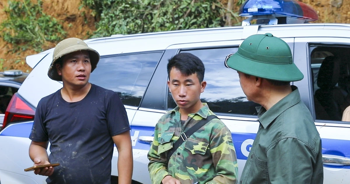 Thủ tướng khen ngợi trưởng bản dũng cảm cứu người trong lũ quét | Vietnam+ (VietnamPlus)