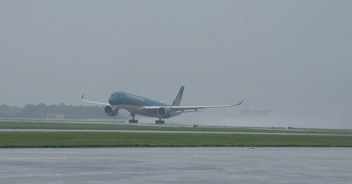 Hàng loạt chuyến bay của Vietnam Airlines bị ảnh hưởng do siêu bão BAVI
