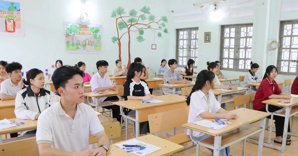 Tách kỳ thi tốt nghiệp và đại học: Cần có kỳ thi tuyển sinh theo chuẩn chung