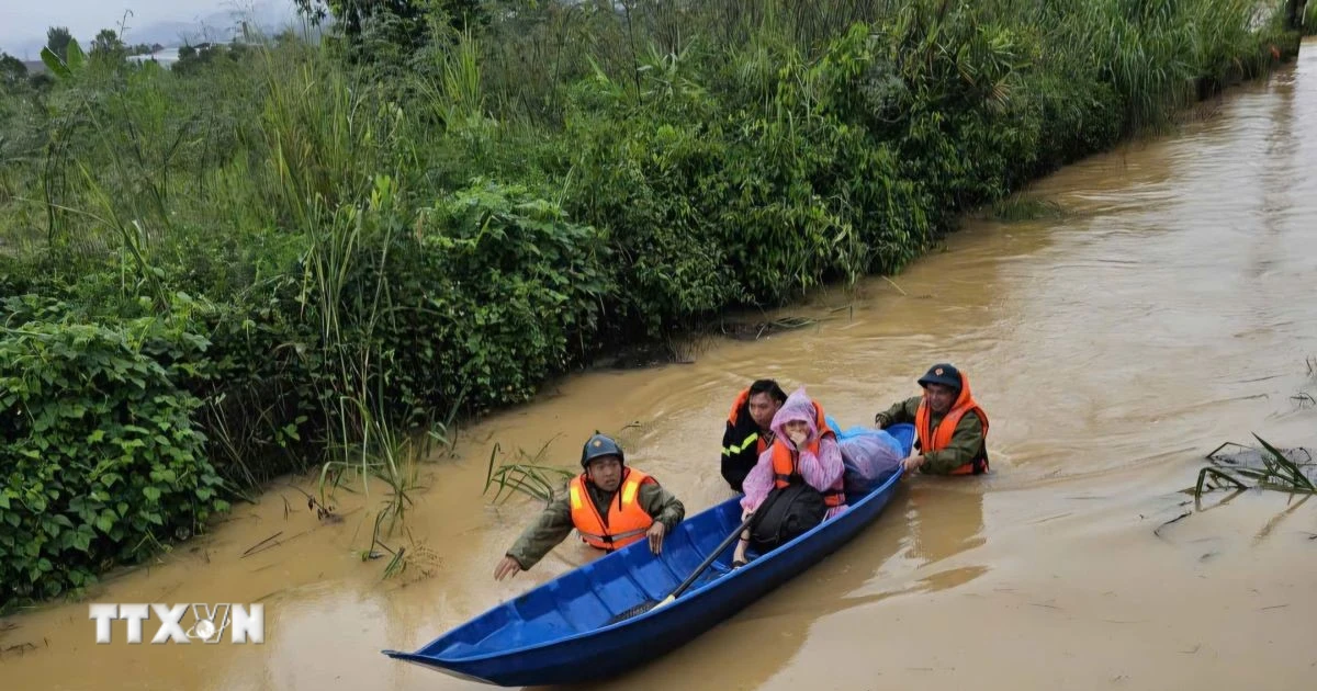 Lâm Đồng: Khẩn trương hỗ trợ người dân vùng ngập sâu ở Bảo Lộc