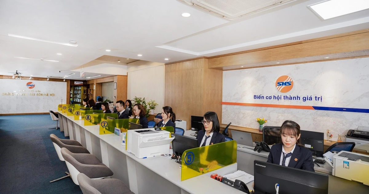 VN-Index đứng trước áp lực điều chỉnh sau khi vượt qua mức đỉnh lịch sử