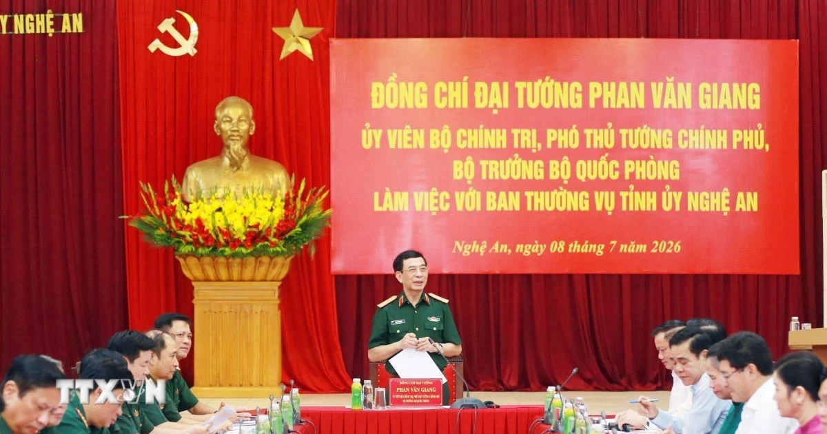 Đại tướng Phan Văn Giang làm việc với Ban Thường vụ Tỉnh ủy Nghệ An
