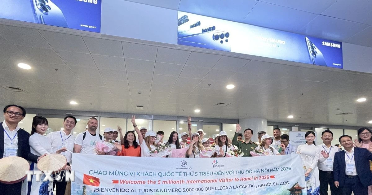 Hà Nội đón vị khách du lịch quốc tế thứ 5 triệu trong năm 2026