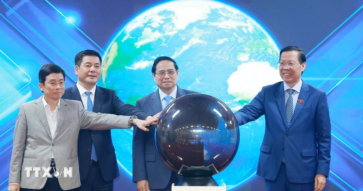 Xuất nhập khẩu lần đầu vượt mốc 900 tỷ USD, duy trì xuất siêu 10 năm liên tiếp