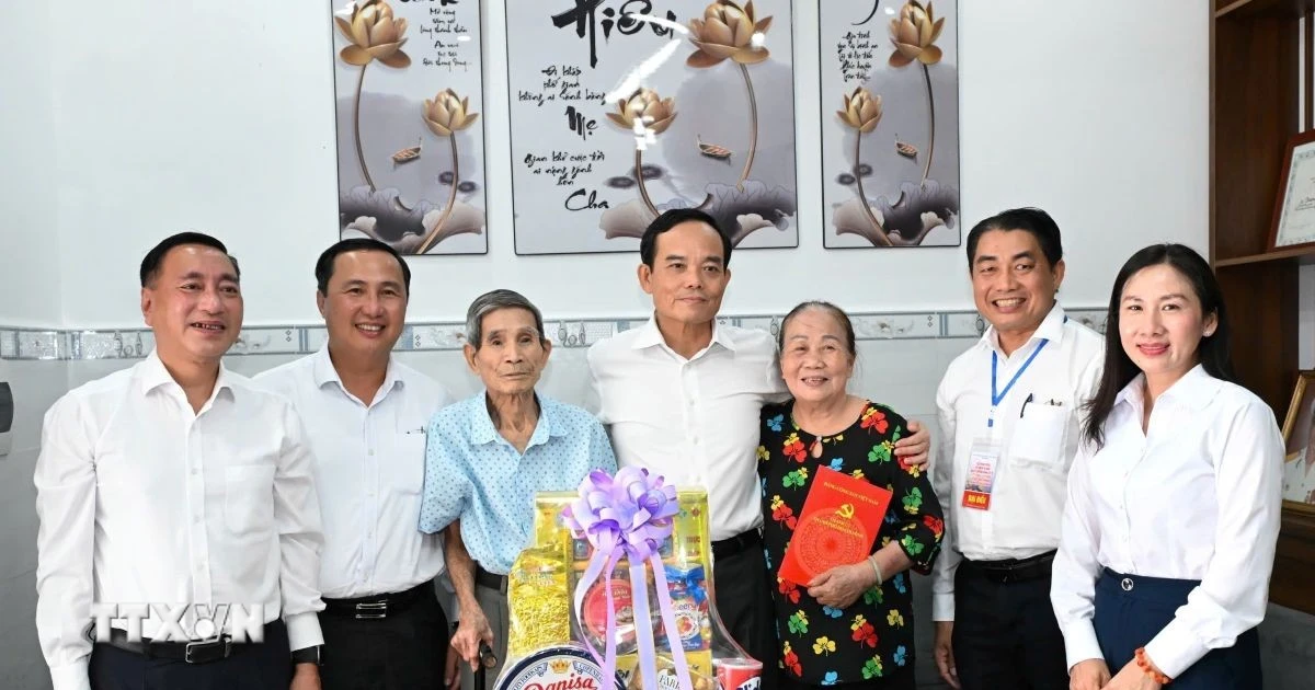 Bí thư Thành ủy Thành phố Hồ Chí Minh tri ân người có công tại Côn Đảo