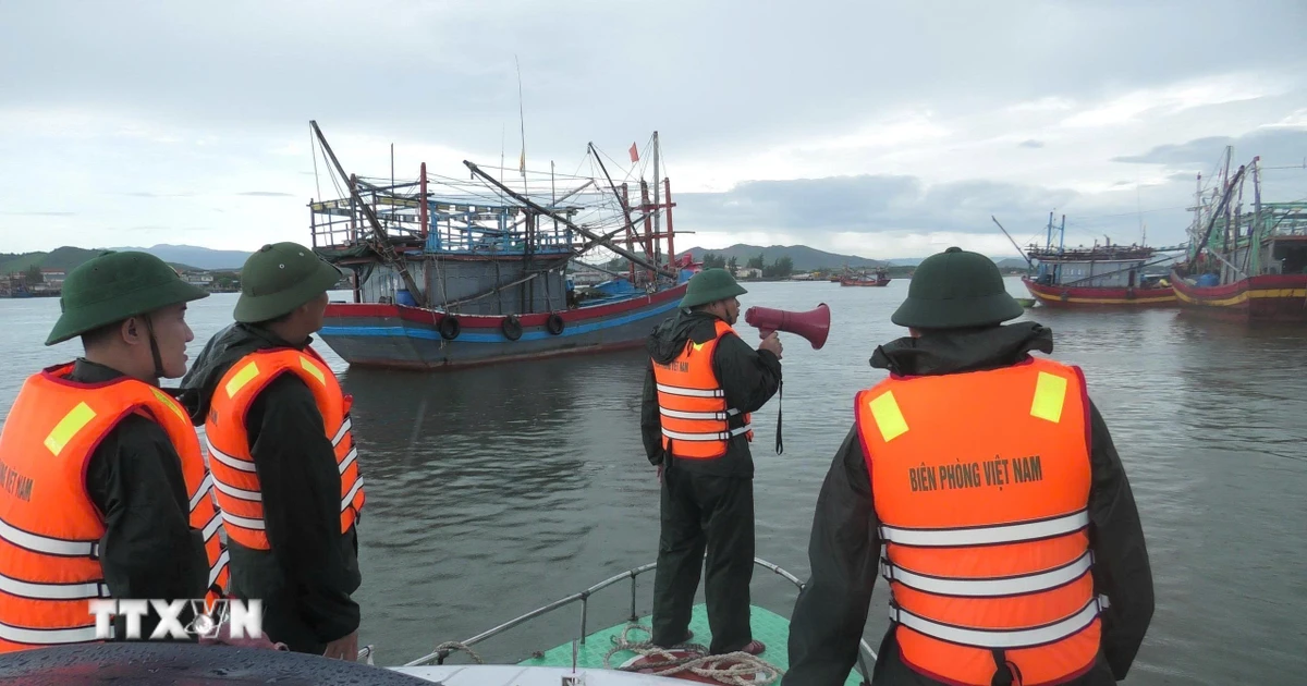 Các địa phương miền Trung khẩn trương triển khai biện pháp ứng phó bão số 5
