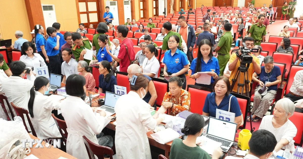 https://media.vietnamplus.vn/images/c14f6479e83e315b4cf3a2906cc6a51eef550d8d0c23c2d34808622a1ad68faa861d5fa0aac82fe8097b2a224db0599a2e1fa5802f4623feee4d4239d1216618cdb57feb901aea868e56e8a402356a73/ttxvn-khanh-hoa-lay-mau-adn.jpg.webp