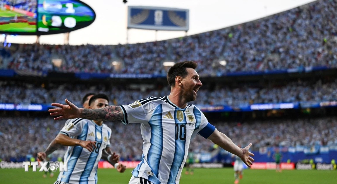 Algeria kiện FIFA vì Messi thoát thẻ đỏ — photo: vietnamplus.vn