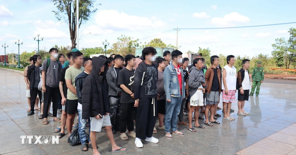 Tiếp nhận 63 công dân Việt Nam do Campuchia trao trả