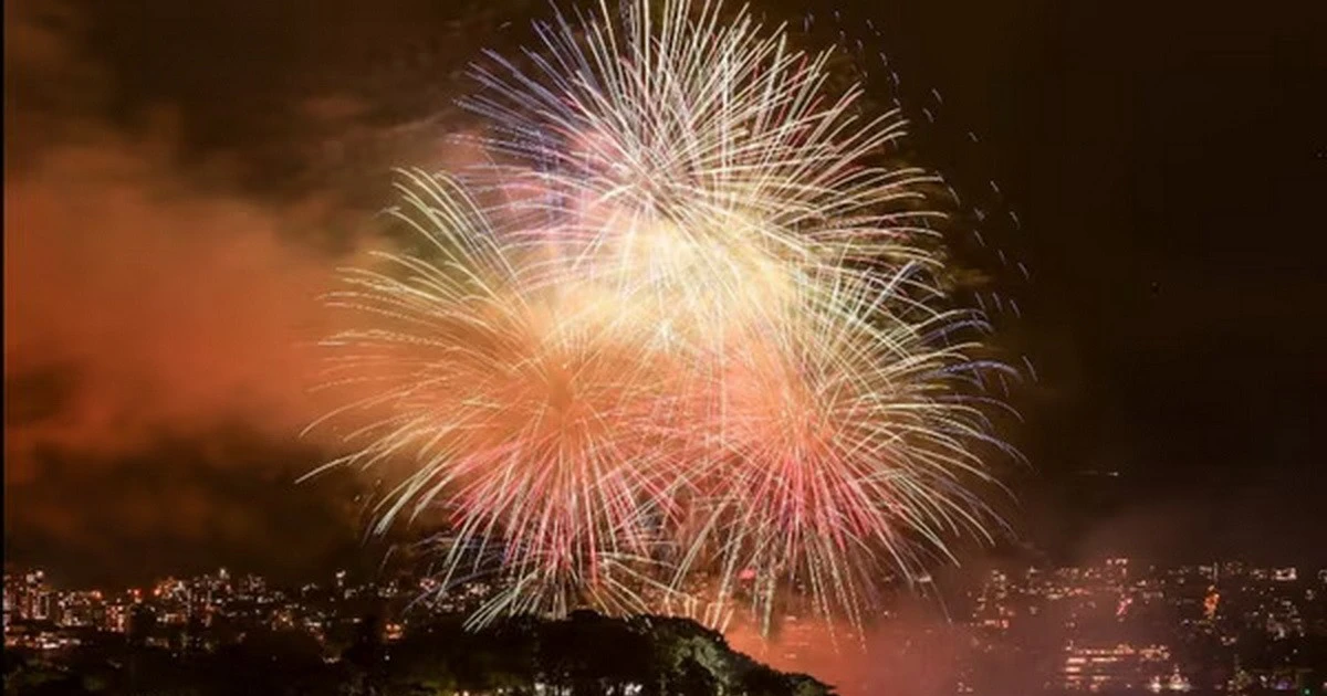 New Zealand bước vào năm 2026 với màn pháo hoa ngập trời bất chấp mưa bão