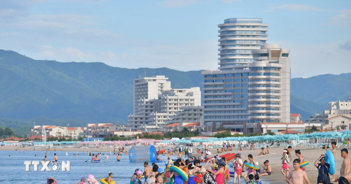 Unification minister hopes to resume inter-Korean tour program