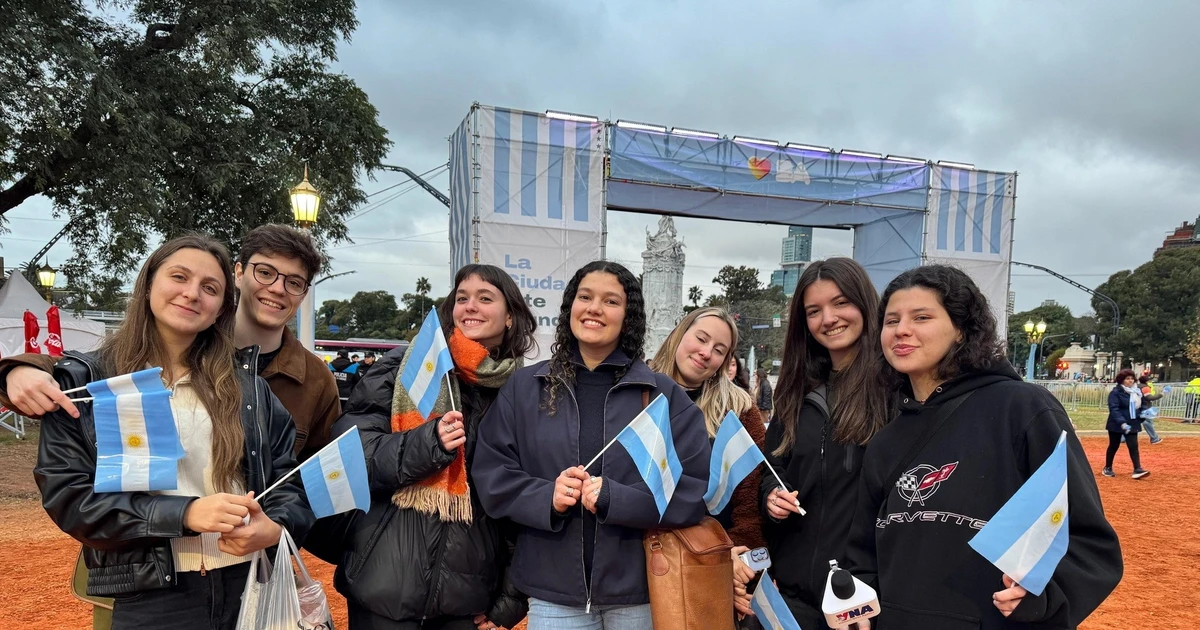 Argentina tăng chuyến bay đưa cổ động viên sang Mỹ xem chung kết World Cup