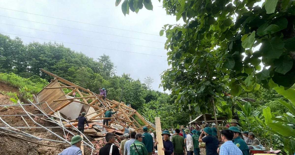 Mưa lớn ở Sơn La làm 18 ngôi nhà bị thiệt hại, 8 điểm giao thông ách tắc