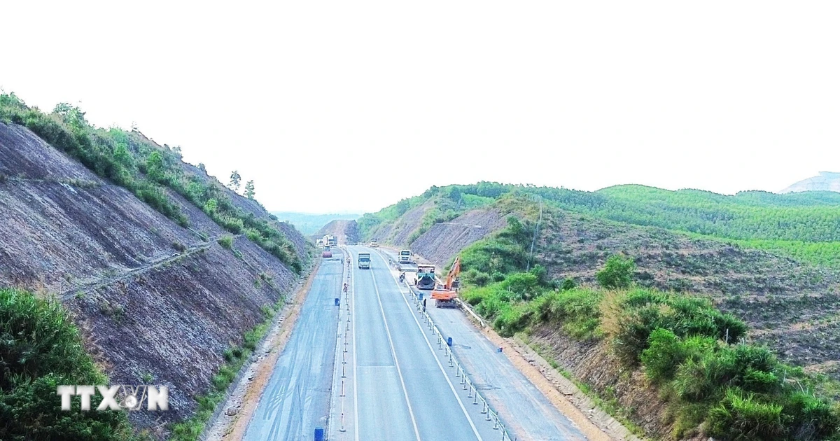 Huy động tối đa nhân lực, phương tiện thi công cao tốc Cam Lộ-La Sơn