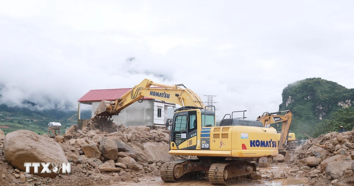Lai Châu khắc phục sạt lở, thông xe tạm thời tuyến Quốc lộ 32 qua xã Mường Than