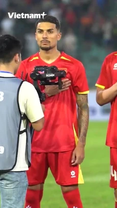 Đỗ Hoàng Hên tự hào hát Quốc ca trong ngày ra mắt đội tuyển Việt Nam