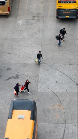 Người dân rục rịch trở lại Thủ đô sau kỳ nghỉ Lễ Tết Nguyên đán