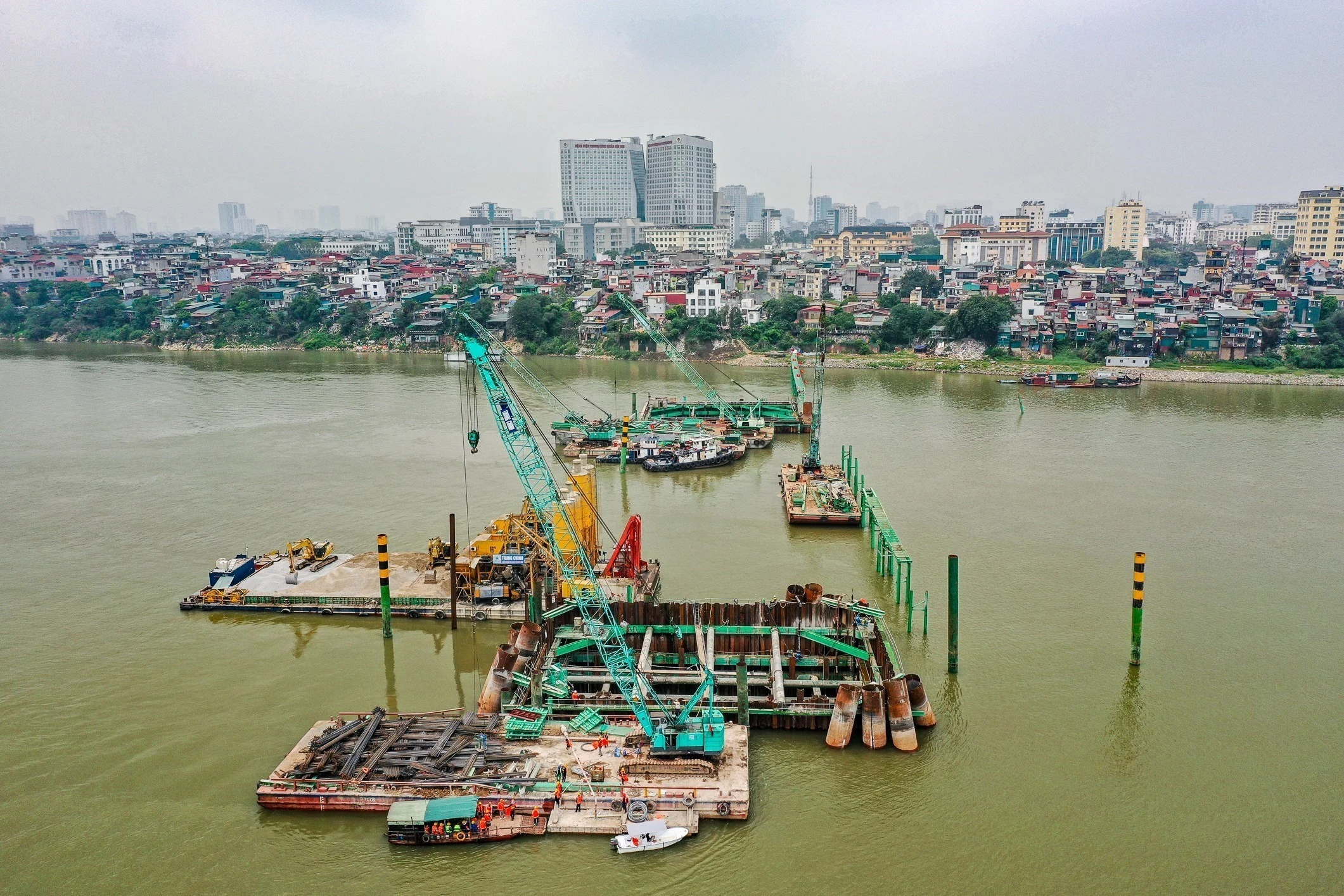 Cầu nghìn tỷ vượt sông Hồng tăng tốc thi công, giảm tải giao thông Hà Nội
