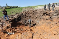 Hiện trường một vụ tấn công tên lửa tại Beit Shemesh, Israel. (Ảnh: THX/TTXVN)