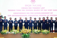 Thủ tướng Phạm Minh Chính và các thành viên Hội đồng điều hành Trung tâm Tài chính Quốc tế và Cơ quan điều hành Trung tâm Tài chính Quốc tế tại Thành phố Hồ Chí Minh và Thành phố Đà Nẵng. (Ảnh: Dương Giang/TTXVN)