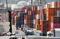 Cảng hàng hóa Los Angeles, bang California, Mỹ. (Ảnh: THX/TTXVN)