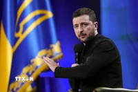 Tổng thống Ukraine Volodymyr Zelensky phát biểu tại cuộc họp báo ở Kiev. (Ảnh: Kyodo/TTXVN)